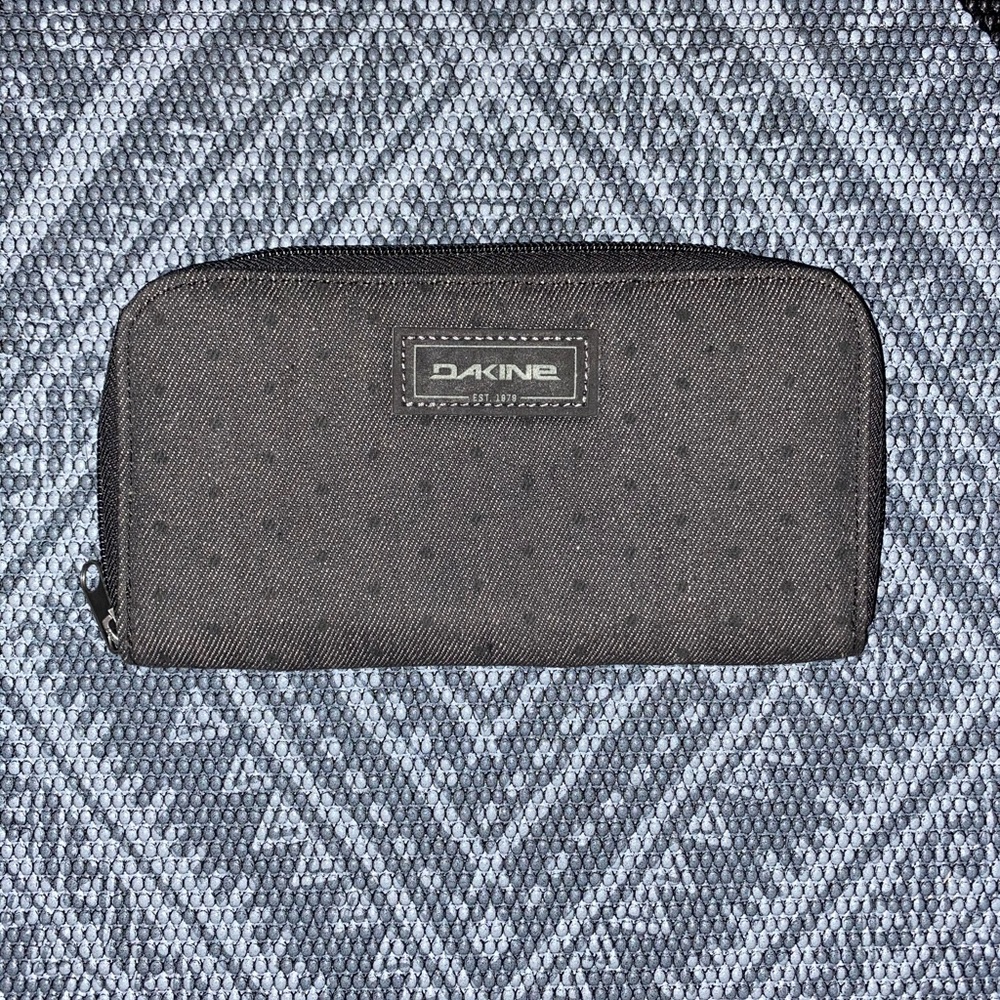 Dakine wallet